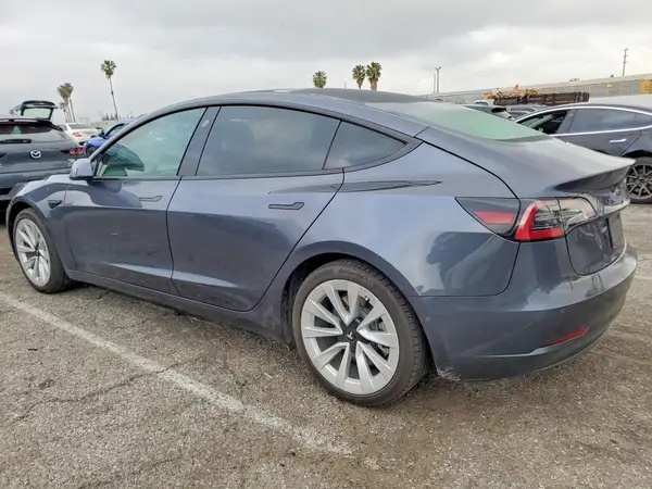 5YJ3E1EB7NF332220 2022 TESLA MODEL 3 - Image 2