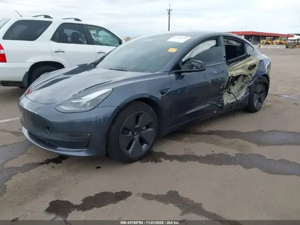 5YJ3E1EB7NF332363 2022 TESLA MODEL 3 - Image 2