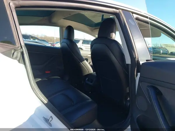 5YJ3E1EB7NF335103 2022 TESLA MODEL 3 - Image 8