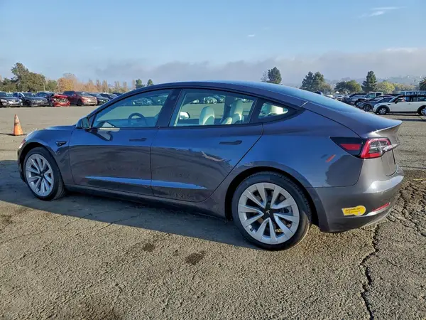 5YJ3E1EB7NF337143 2022 TESLA MODEL 3 - Image 2