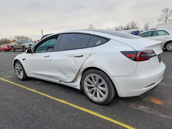 5YJ3E1EB7NF360387 2022 TESLA MODEL 3 - Image 2
