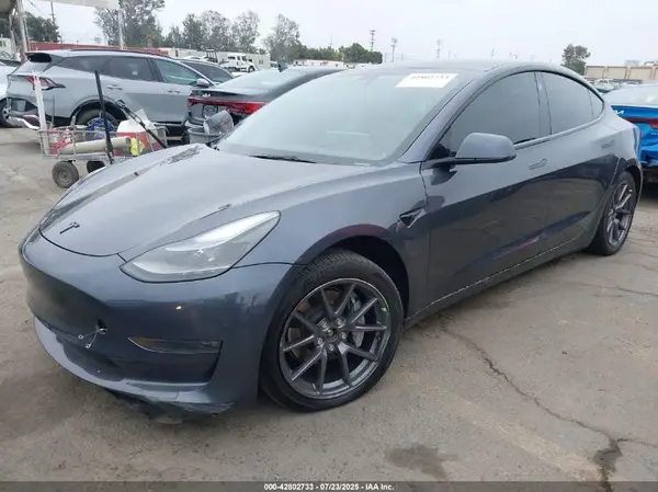 5YJ3E1EB7PF479981 2023 TESLA MODEL 3 - Image 2