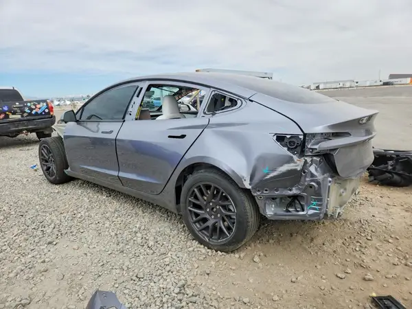 5YJ3E1EB7SF004453 2025 TESLA MODEL 3 - Image 2