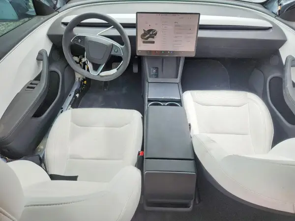 5YJ3E1EB7SF004453 2025 TESLA MODEL 3 - Image 8