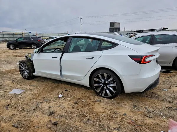 5YJ3E1EB7SF049005 2025 TESLA MODEL 3 - Image 2