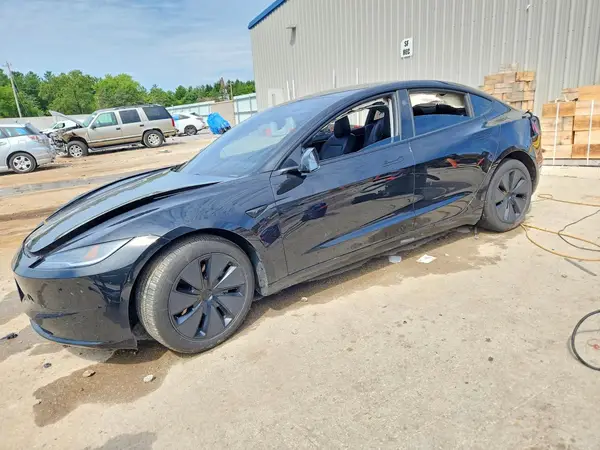 5YJ3E1EB7SF063843 2025 TESLA MODEL 3 - Image 1