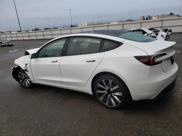 5YJ3E1EB7SF083588 2025 TESLA MODEL 3 - Image 2