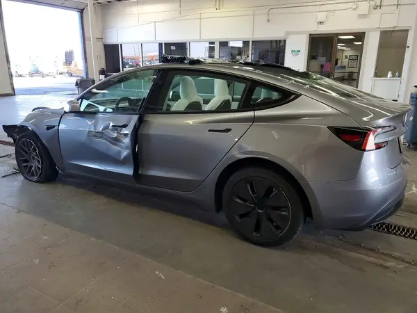 5YJ3E1EB7SF874249 2025 TESLA MODEL 3 - Image 2