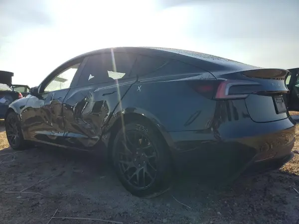 5YJ3E1EB7SF882495 2025 TESLA MODEL 3 - Image 2