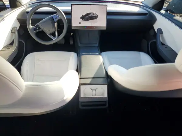 5YJ3E1EB7SF882495 2025 TESLA MODEL 3 - Image 8