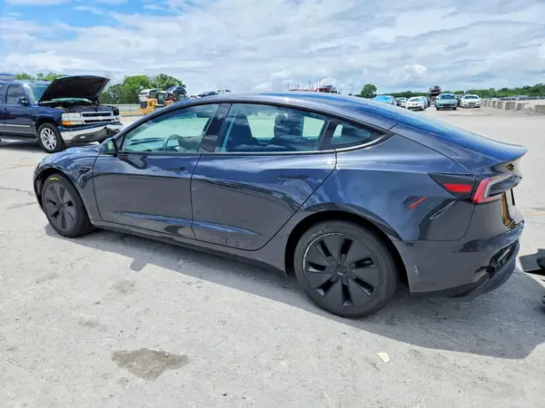 5YJ3E1EB7SF884084 2025 TESLA MODEL 3 - Image 2