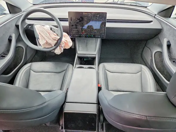 5YJ3E1EB7SF884084 2025 TESLA MODEL 3 - Image 8