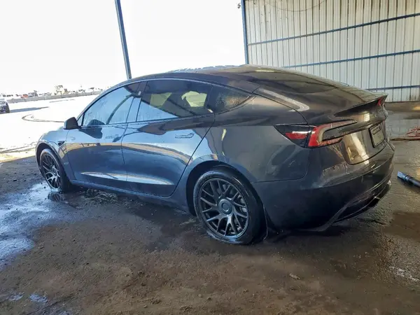 5YJ3E1EB7SF903037 2025 TESLA MODEL 3 - Image 2