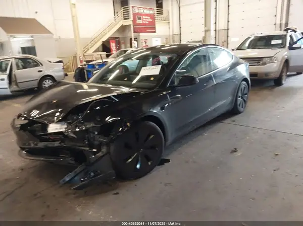 5YJ3E1EB7SF904415 2025 TESLA MODEL 3 - Image 2