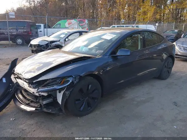 5YJ3E1EB7SF913972 2025 TESLA MODEL 3 - Image 2