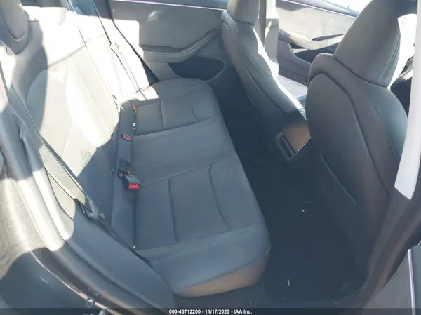 5YJ3E1EB7SF913972 2025 TESLA MODEL 3 - Image 8