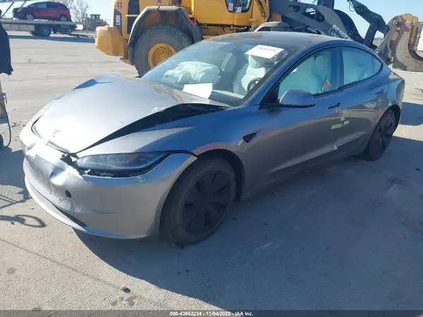 5YJ3E1EB7SF918573 2025 TESLA MODEL 3 - Image 2