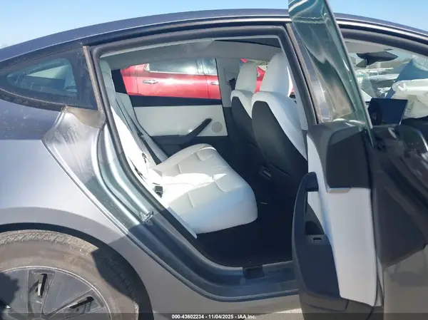 5YJ3E1EB7SF918573 2025 TESLA MODEL 3 - Image 8