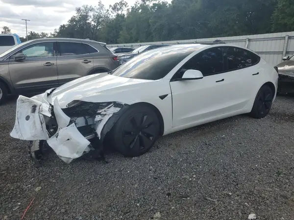 5YJ3E1EB7SF928407 2025 TESLA MODEL 3 - Image 1