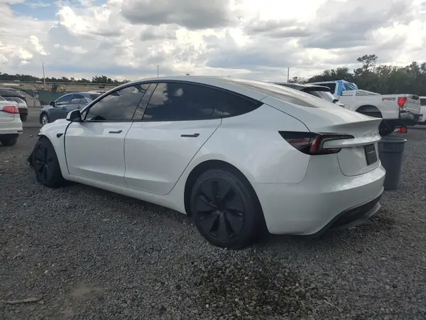 5YJ3E1EB7SF928407 2025 TESLA MODEL 3 - Image 2