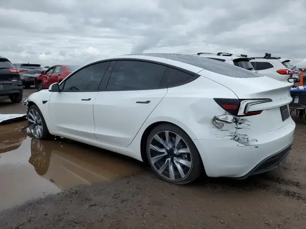 5YJ3E1EB7SF928813 2025 TESLA MODEL 3 - Image 2