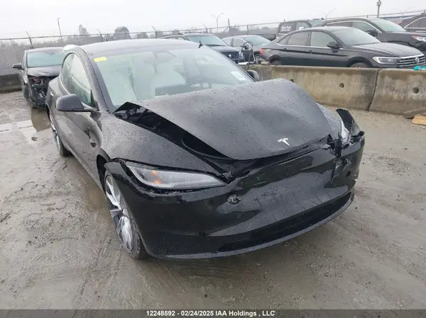 5YJ3E1EB7SF929069 2025 TESLA MODEL 3 - Image 1