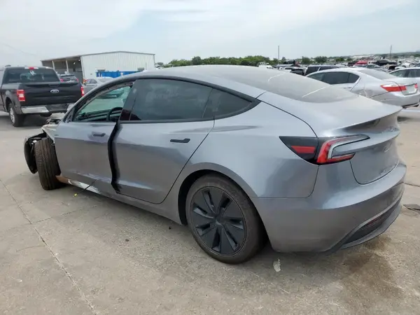 5YJ3E1EB7SF929556 2025 TESLA MODEL 3 - Image 2
