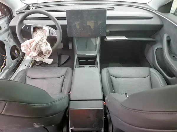 5YJ3E1EB7SF929556 2025 TESLA MODEL 3 - Image 8