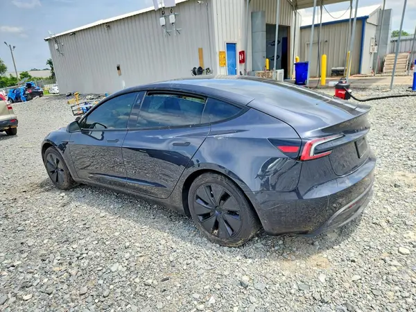5YJ3E1EB7SF942064 2025 TESLA MODEL 3 - Image 2