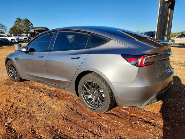 5YJ3E1EB7SF967451 2025 TESLA MODEL 3 - Image 2