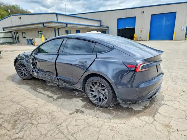 5YJ3E1EB7SF993872 2025 TESLA MODEL 3 - Image 2