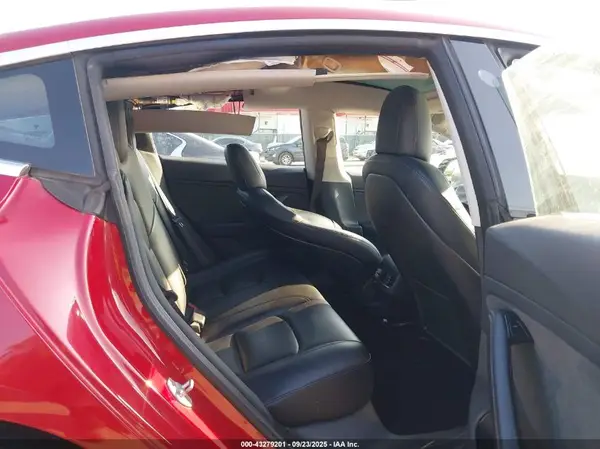 5YJ3E1EB8JF065728 2018 TESLA MODEL 3 - Image 8