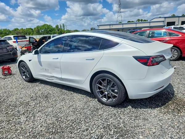 5YJ3E1EB8JF066832 2018 TESLA MODEL 3 - Image 2