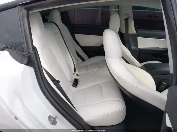 5YJ3E1EB8JF074607 2018 TESLA MODEL 3 - Image 8