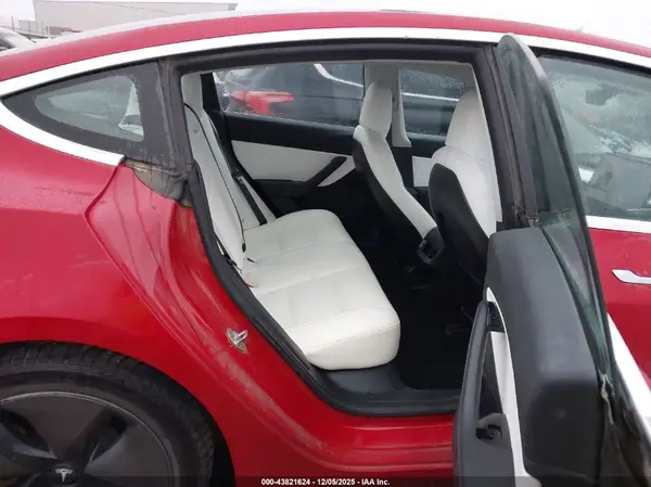 5YJ3E1EB8JF075045 2018 TESLA MODEL 3 - Image 8