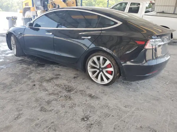 5YJ3E1EB8JF082223 2018 TESLA MODEL 3 - Image 2