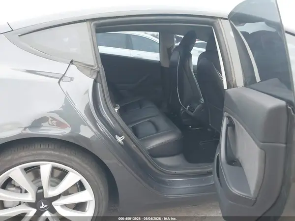 5YJ3E1EB8JF086885 2018 TESLA MODEL 3 - Image 8
