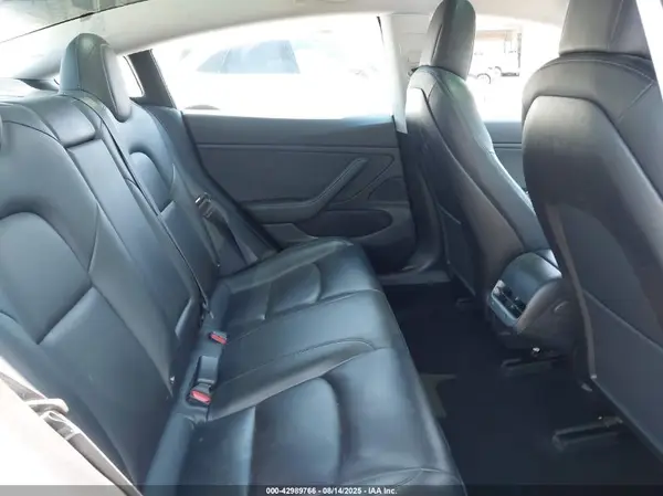 5YJ3E1EB8JF105256 2018 TESLA MODEL 3 - Image 8