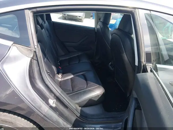 5YJ3E1EB8JF114085 2018 TESLA MODEL 3 - Image 8