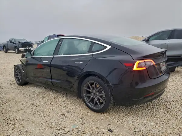 5YJ3E1EB8JF118864 2018 TESLA MODEL 3 - Image 2