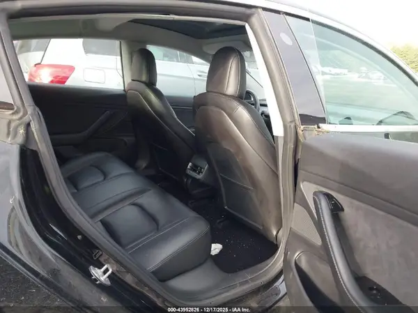 5YJ3E1EB8JF127371 2018 TESLA MODEL 3 - Image 8