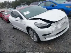 5YJ3E1EB8JF135728 2018 TESLA MODEL 3