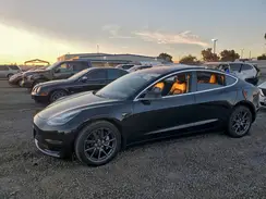 5YJ3E1EB8JF144476 2018 TESLA MODEL 3