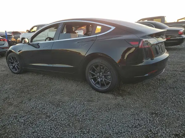 5YJ3E1EB8JF144476 2018 TESLA MODEL 3 - Image 2