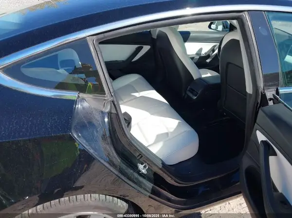 5YJ3E1EB8JF182774 2018 TESLA MODEL 3 - Image 8