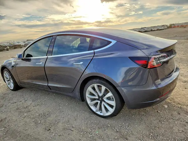 5YJ3E1EB8JF185013 2018 TESLA MODEL 3 - Image 2