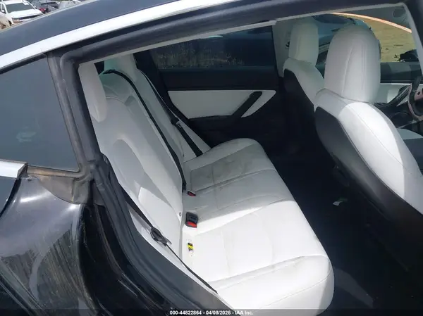 5YJ3E1EB8JF186582 2018 TESLA MODEL 3 - Image 8