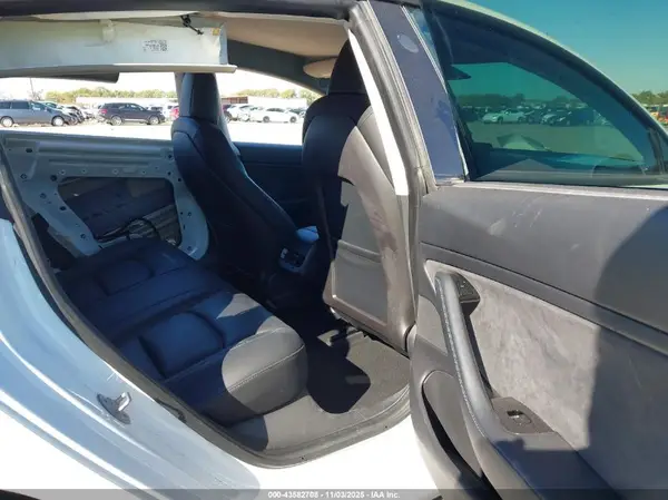 5YJ3E1EB8KF199611 2019 TESLA MODEL 3 - Image 8