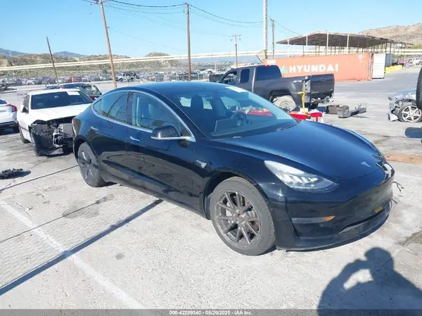 5YJ3E1EB8KF385262 2019 TESLA MODEL 3 - Image 1