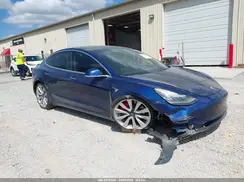 5YJ3E1EB8KF393104 2019 TESLA MODEL 3